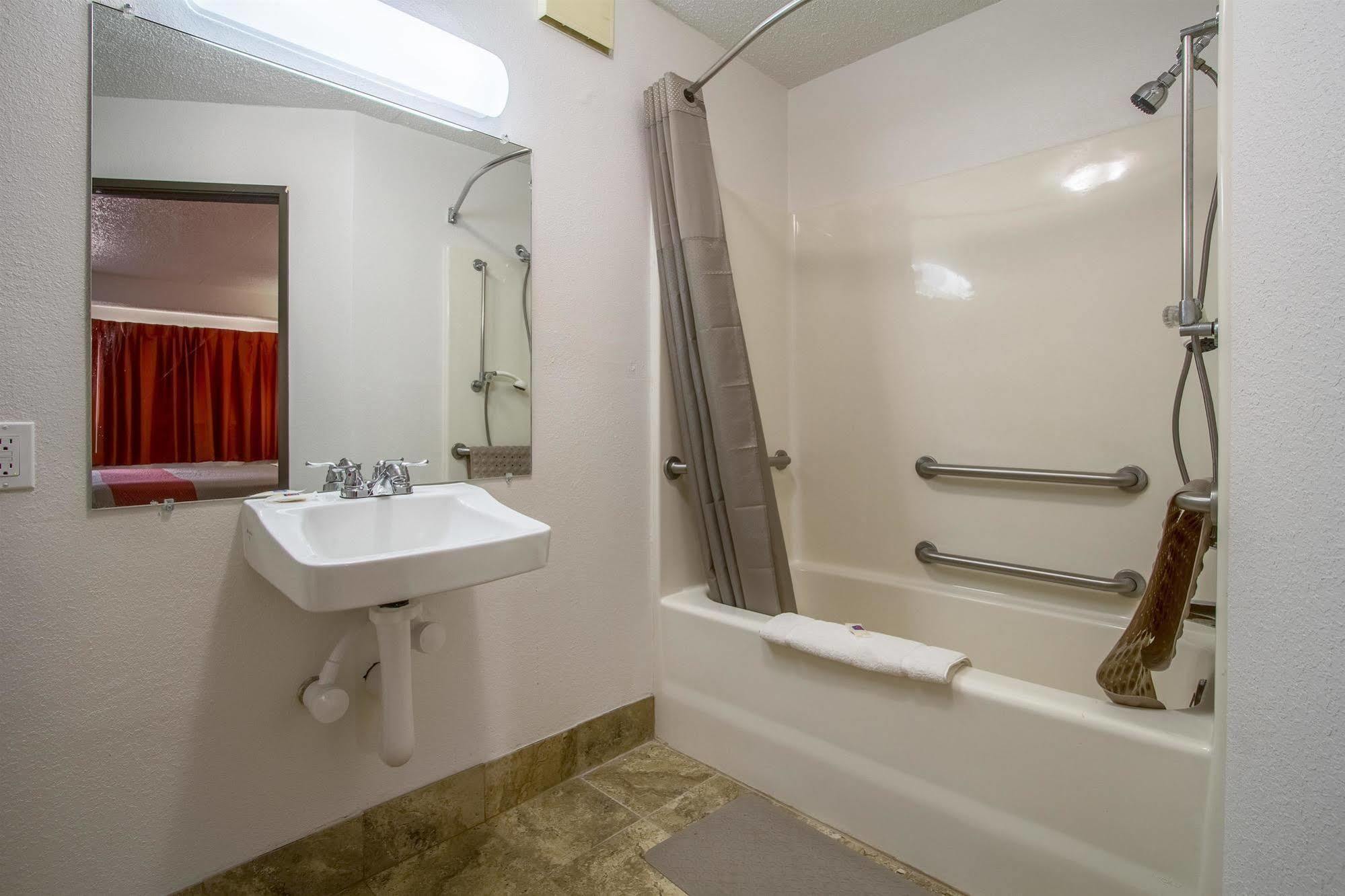 Hotel 6-ashland, Oh Ashland